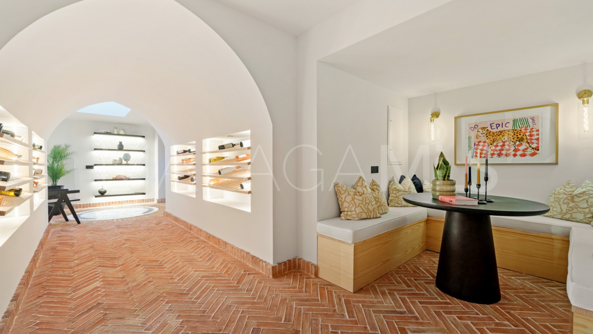 Villa for sale in Nueva Andalucia