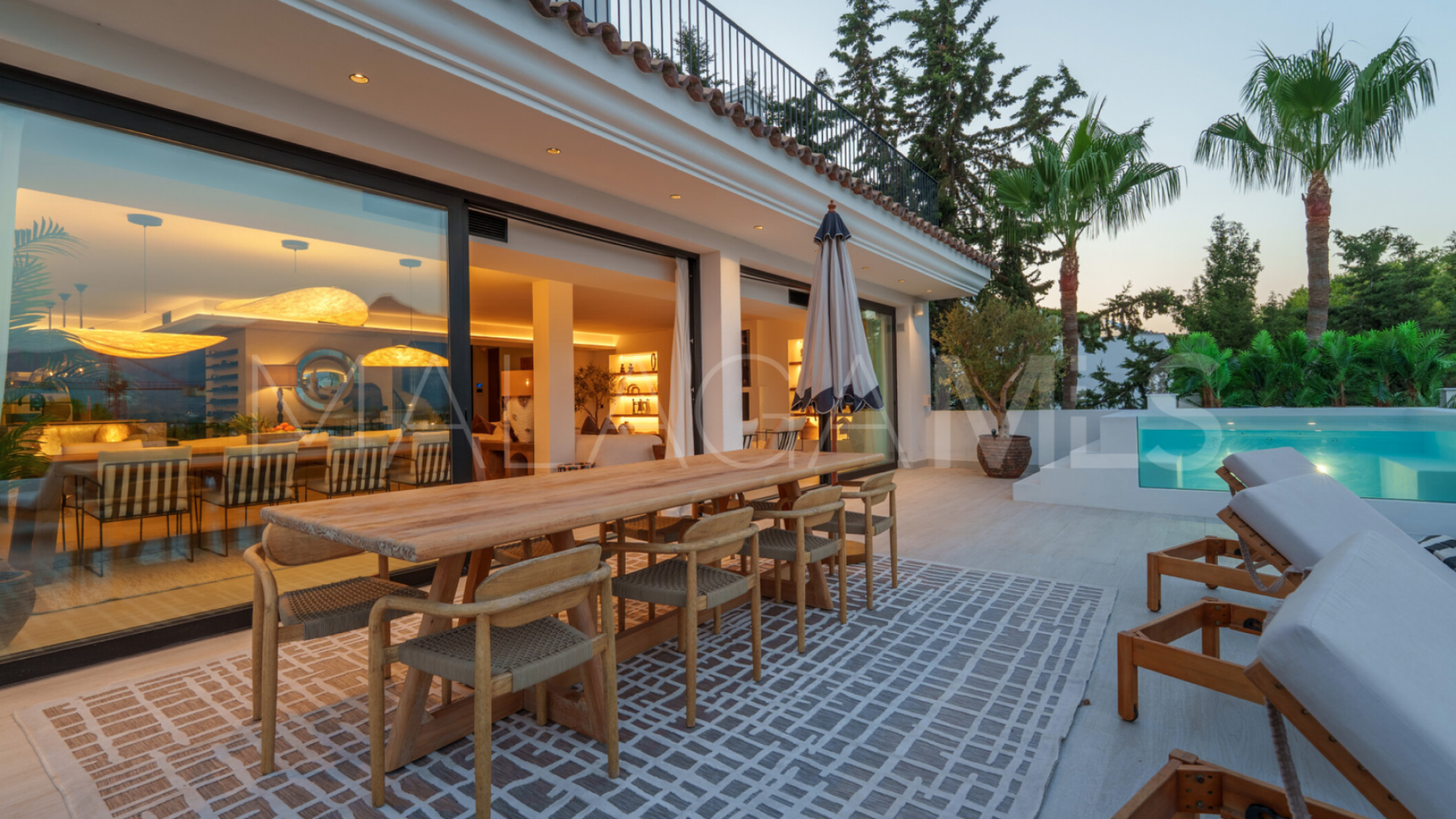 Villa for sale in Nueva Andalucia