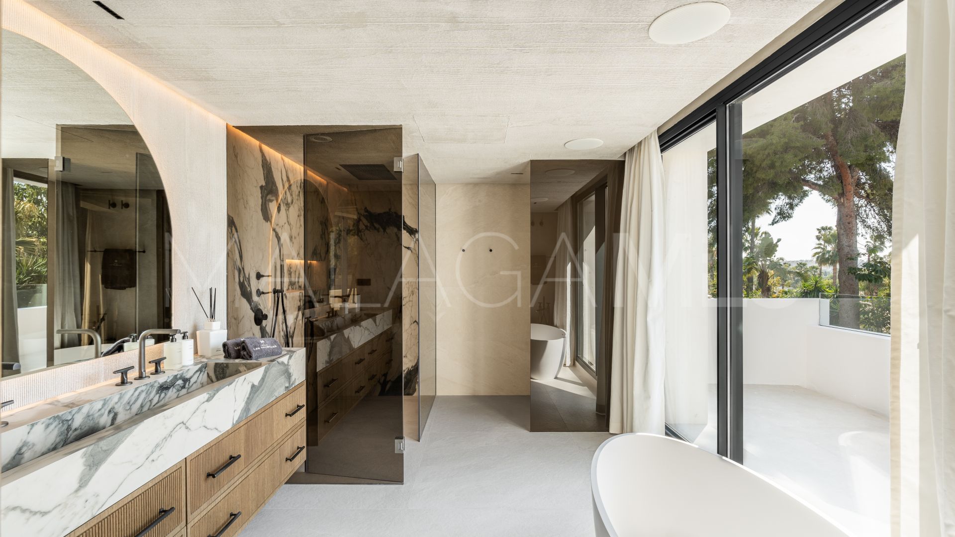 Villa for sale in Nueva Andalucia