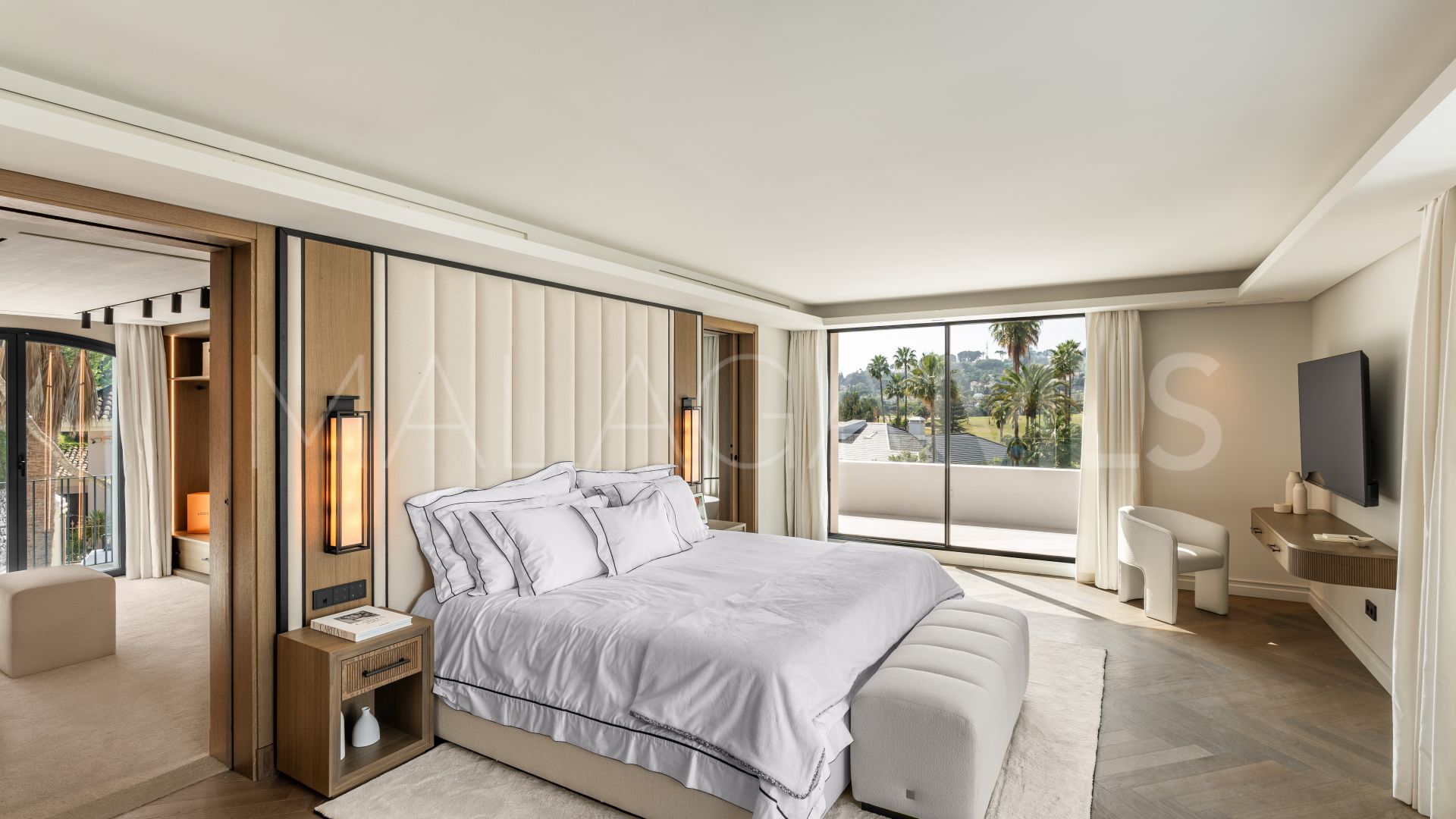 Villa for sale in Nueva Andalucia