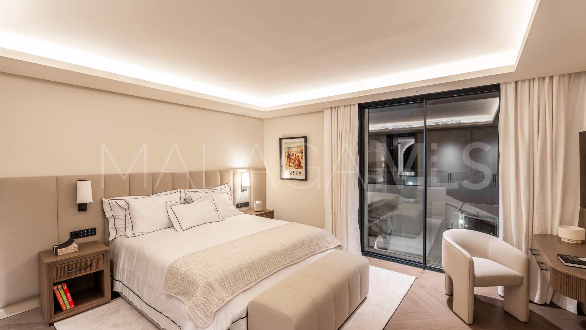 Villa for sale in Nueva Andalucia