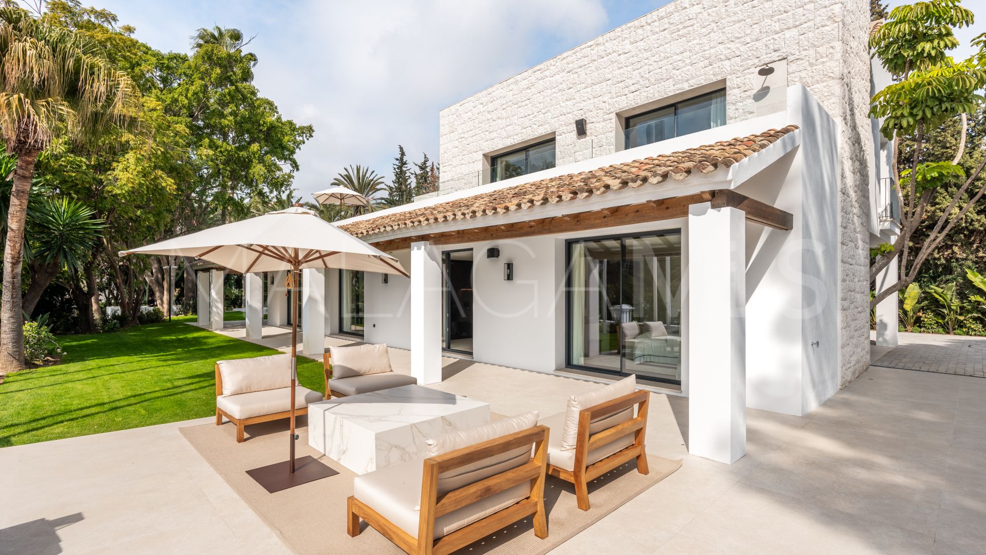 Villa for sale in Nueva Andalucia