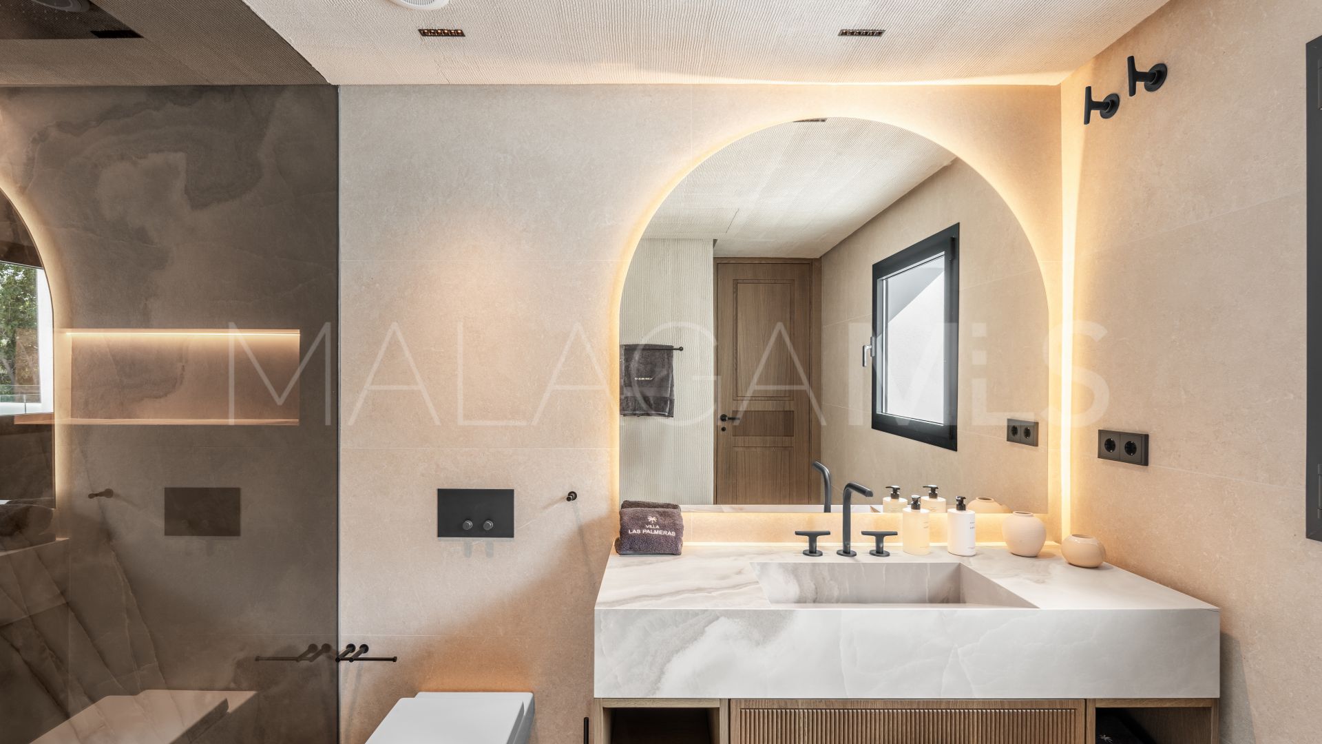 Villa for sale in Nueva Andalucia