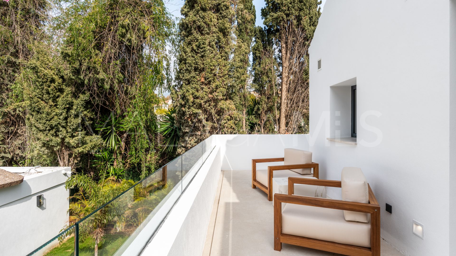 Villa for sale in Nueva Andalucia