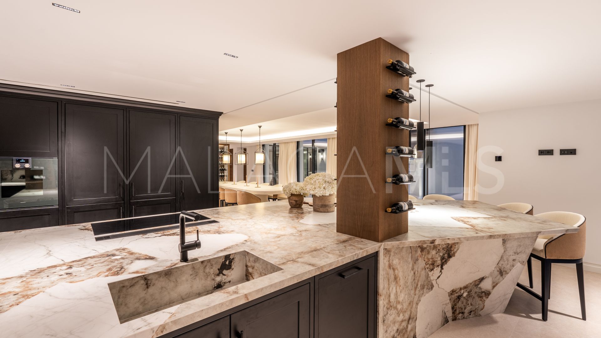 Villa for sale in Nueva Andalucia