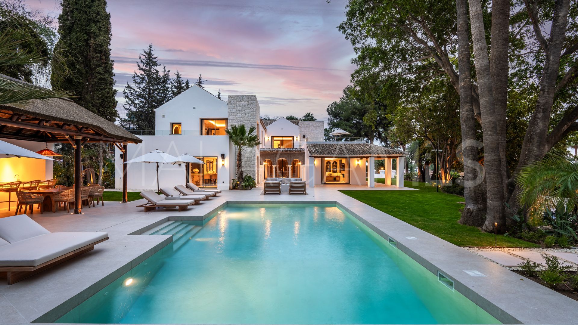 Villa for sale in Nueva Andalucia