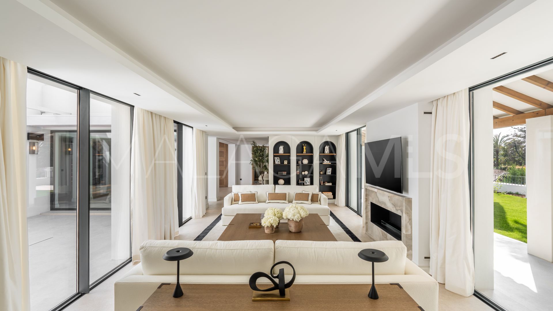 Villa for sale in Nueva Andalucia