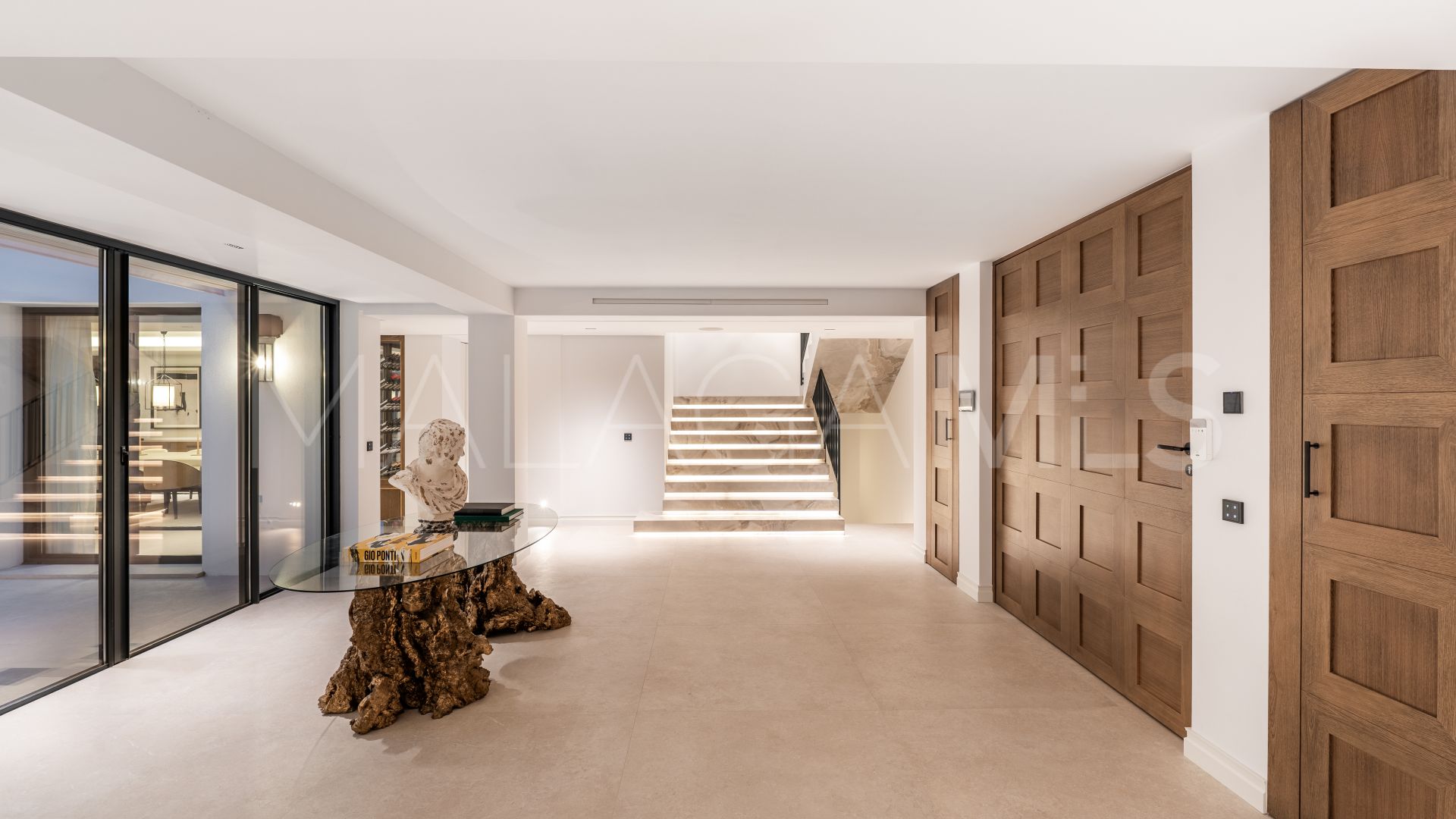 Villa for sale in Nueva Andalucia