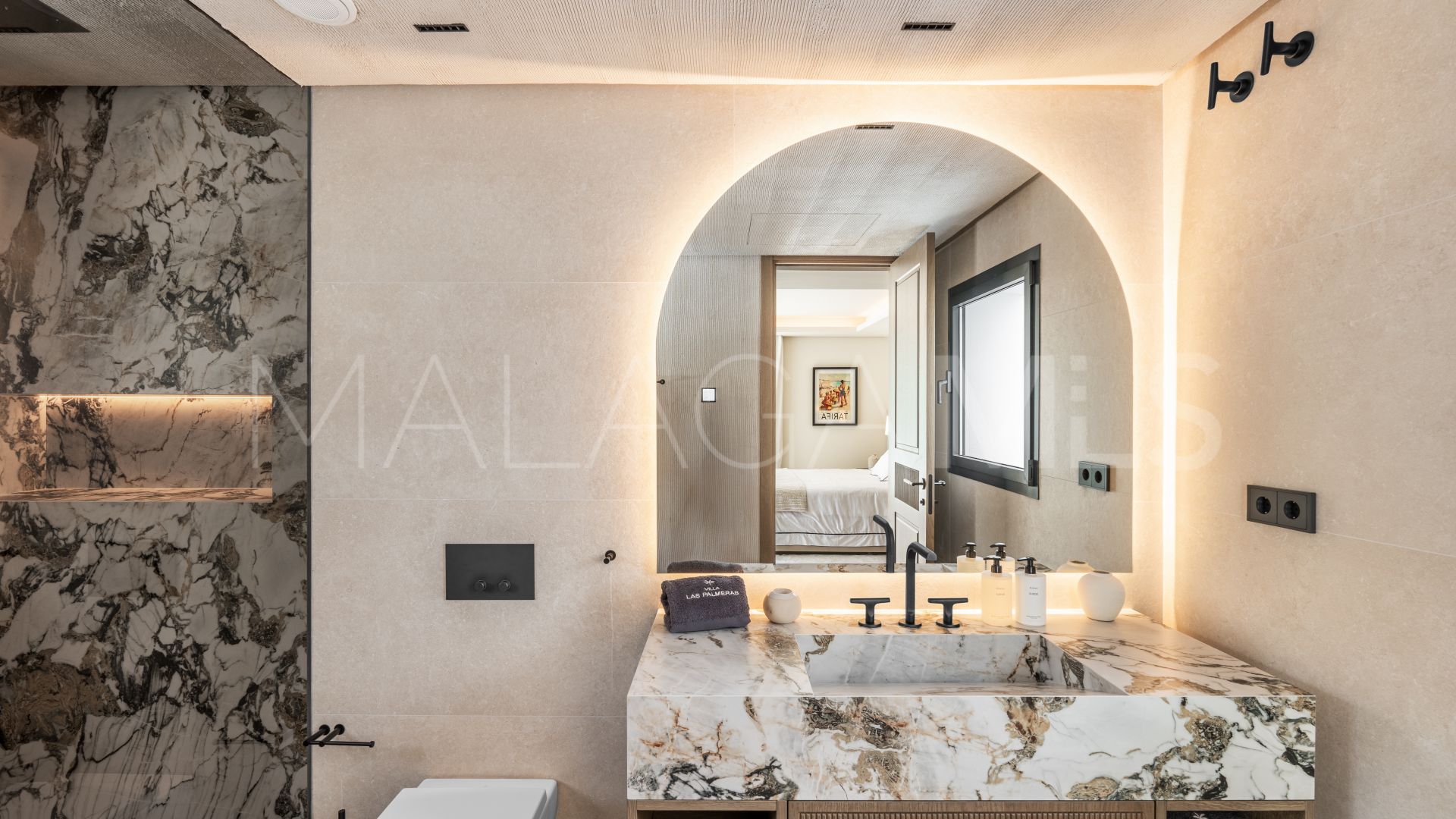 Villa for sale in Nueva Andalucia