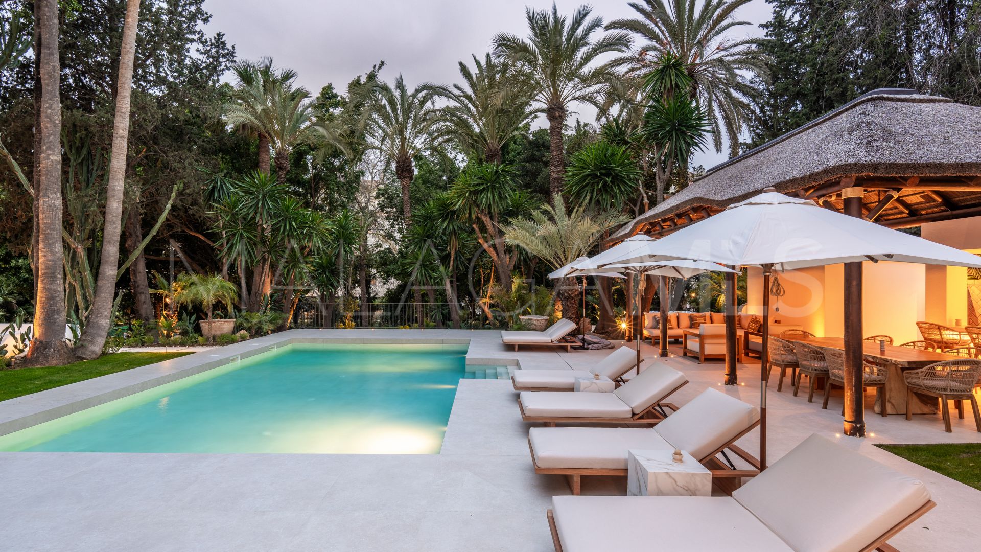 Villa for sale in Nueva Andalucia