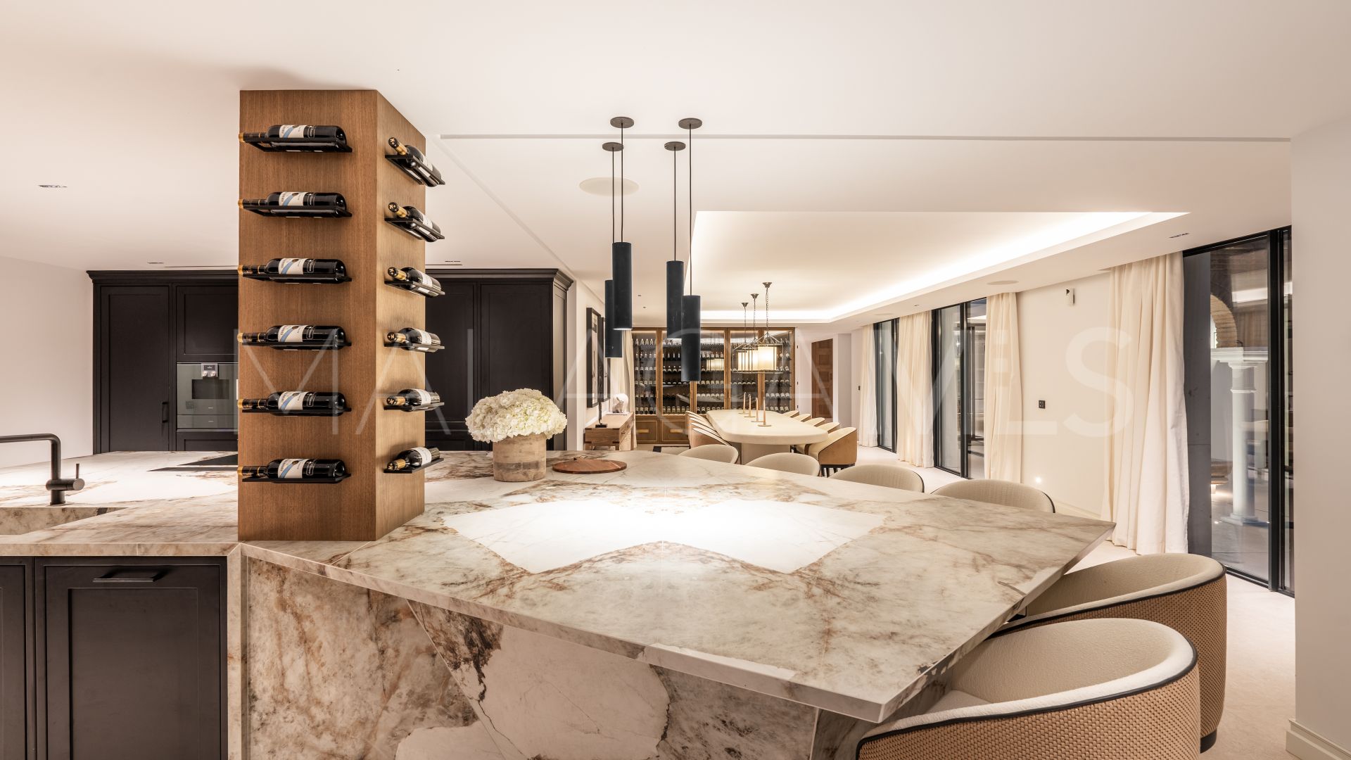 Villa for sale in Nueva Andalucia