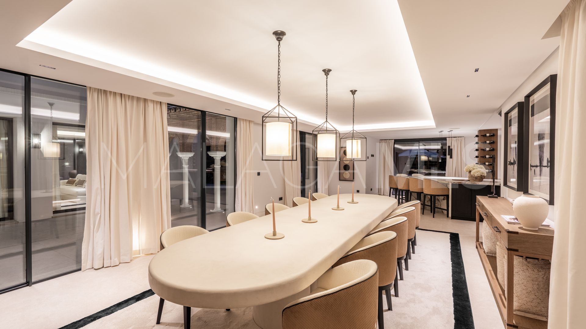 Villa for sale in Nueva Andalucia