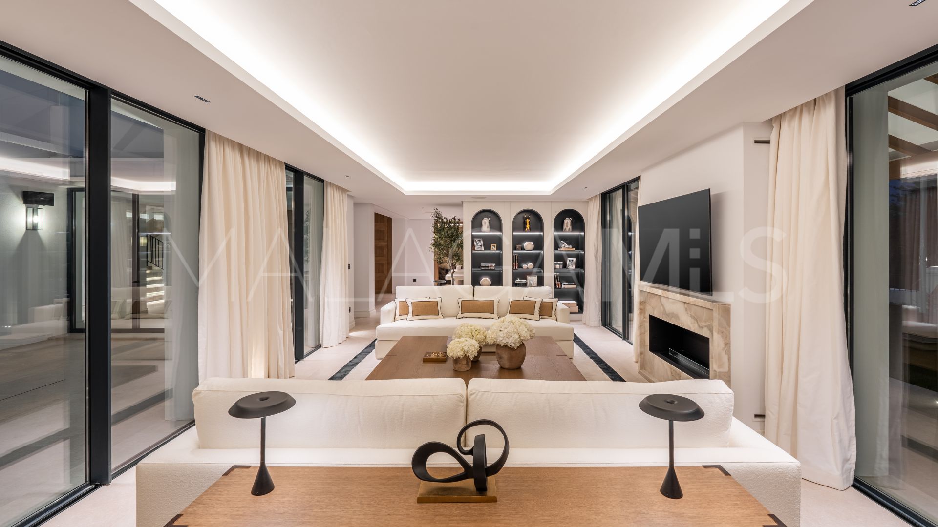 Villa for sale in Nueva Andalucia