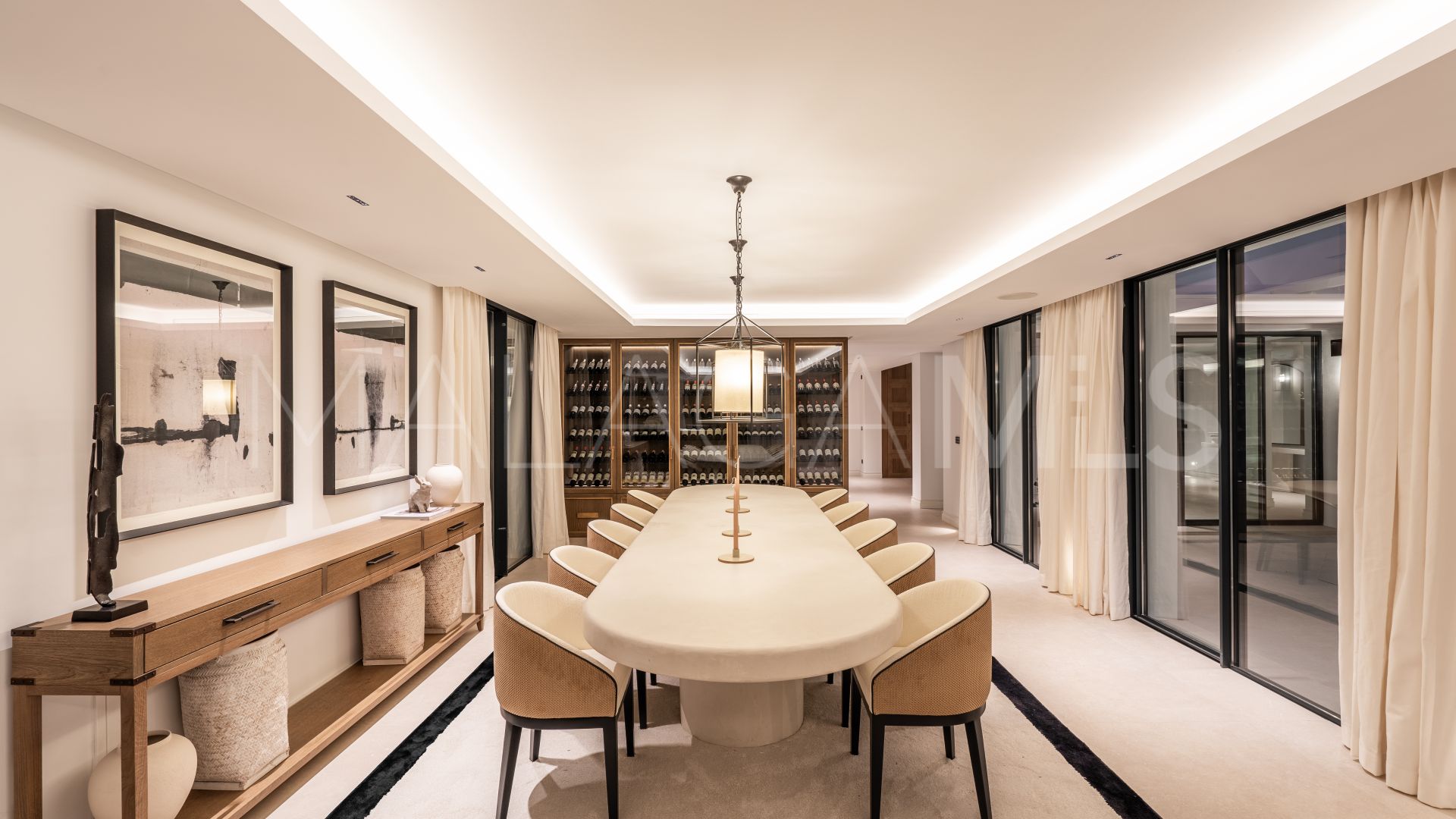 Villa for sale in Nueva Andalucia