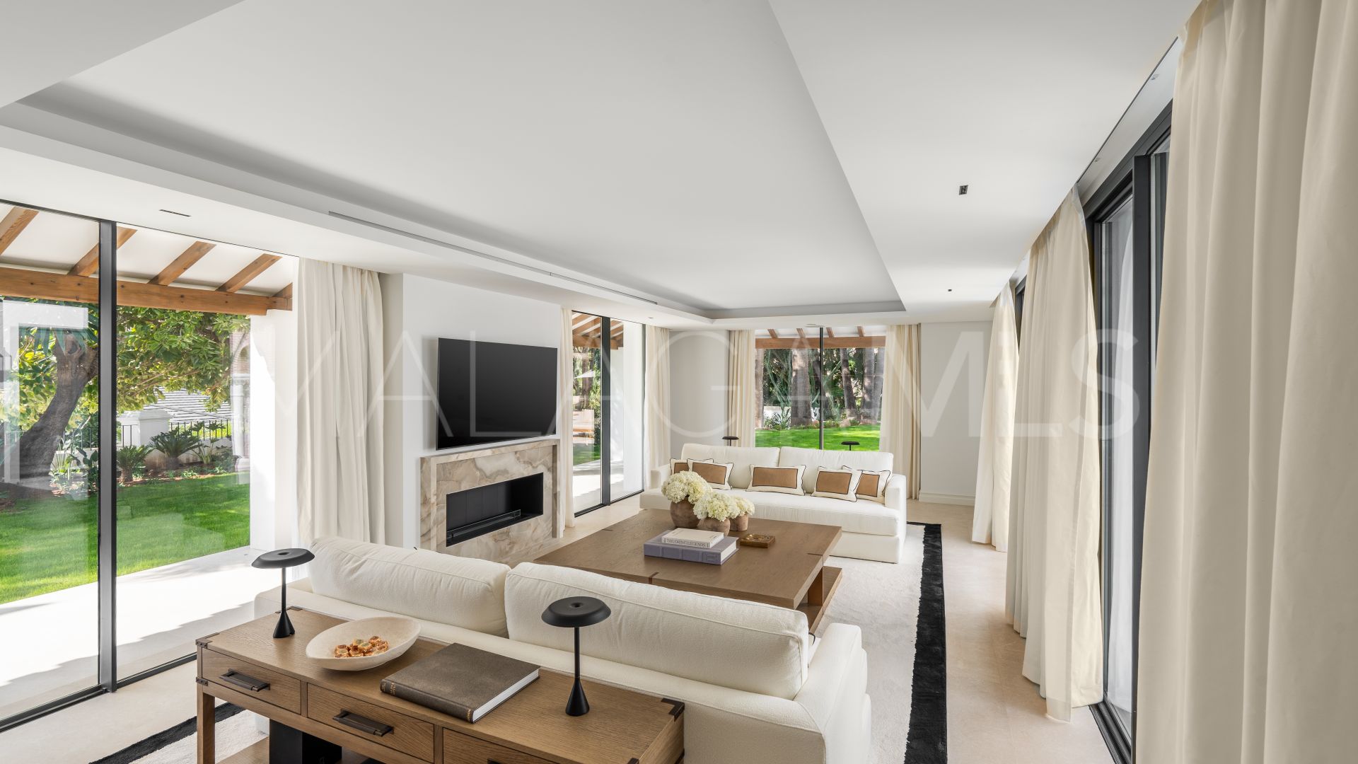 Villa for sale in Nueva Andalucia