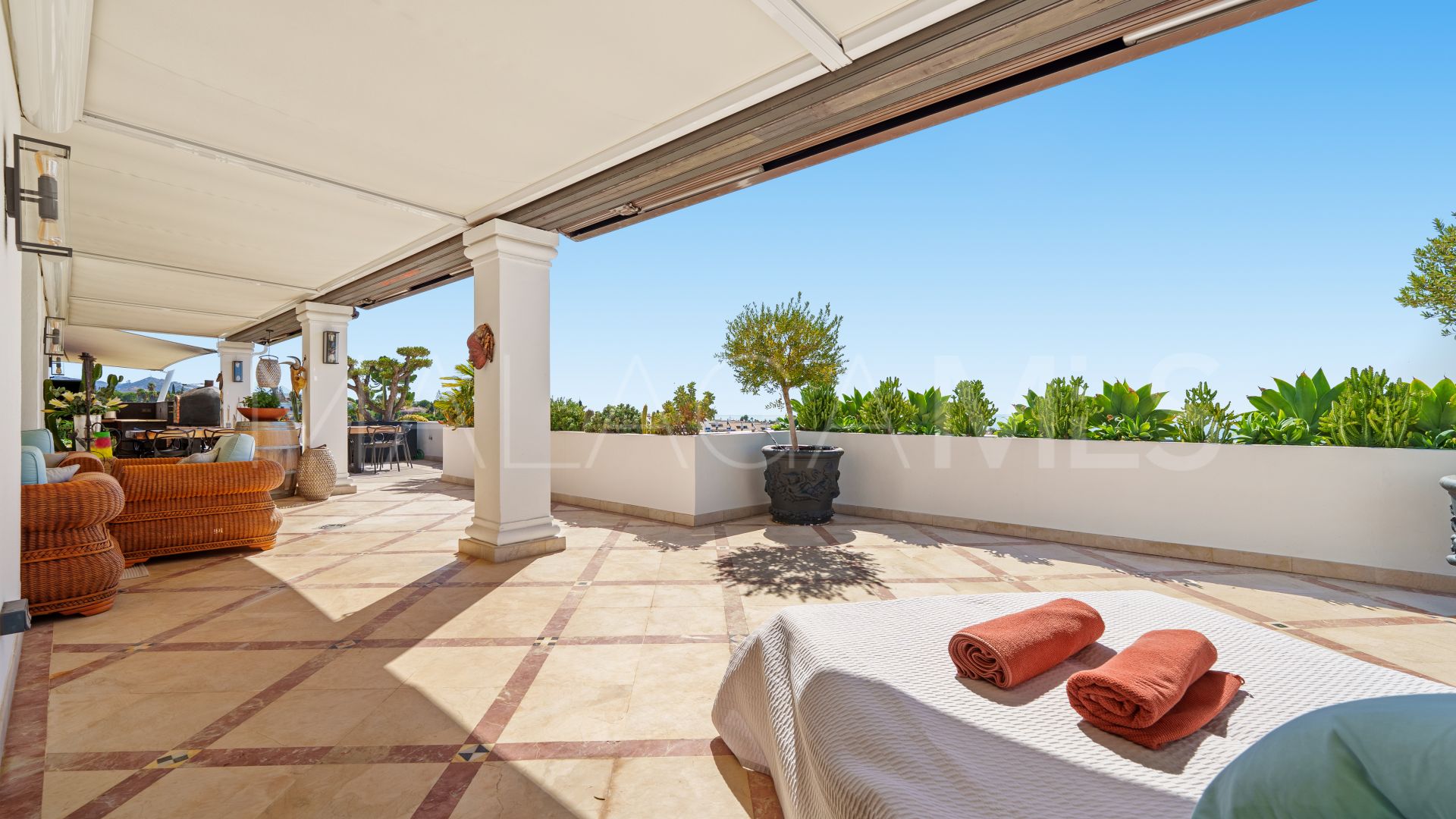 Duplex penthouse with 4 bedrooms for sale in Monte Paraiso Country Club