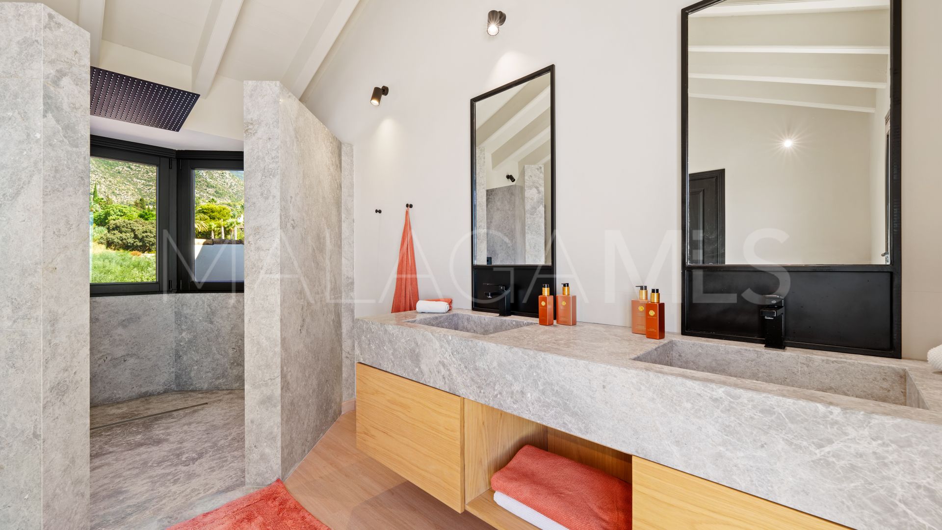 Duplex penthouse with 4 bedrooms for sale in Monte Paraiso Country Club
