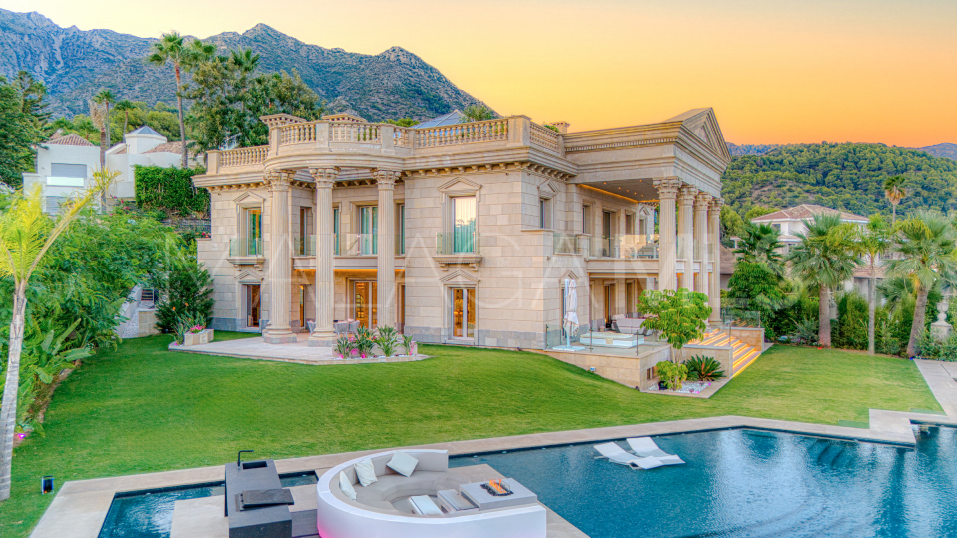 Villa for sale in Sierra Blanca