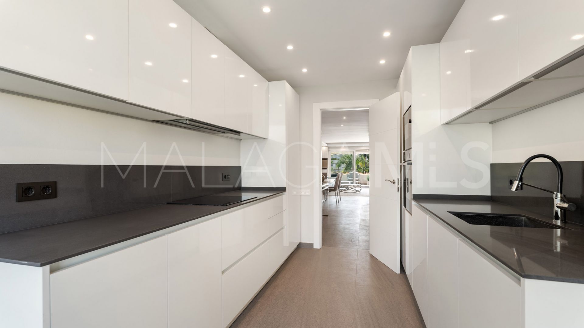 Nueva Andalucia apartment for sale