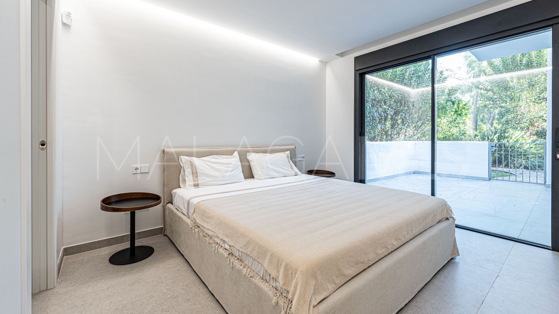 Buy apartamento planta baja in Alhambra del Golf