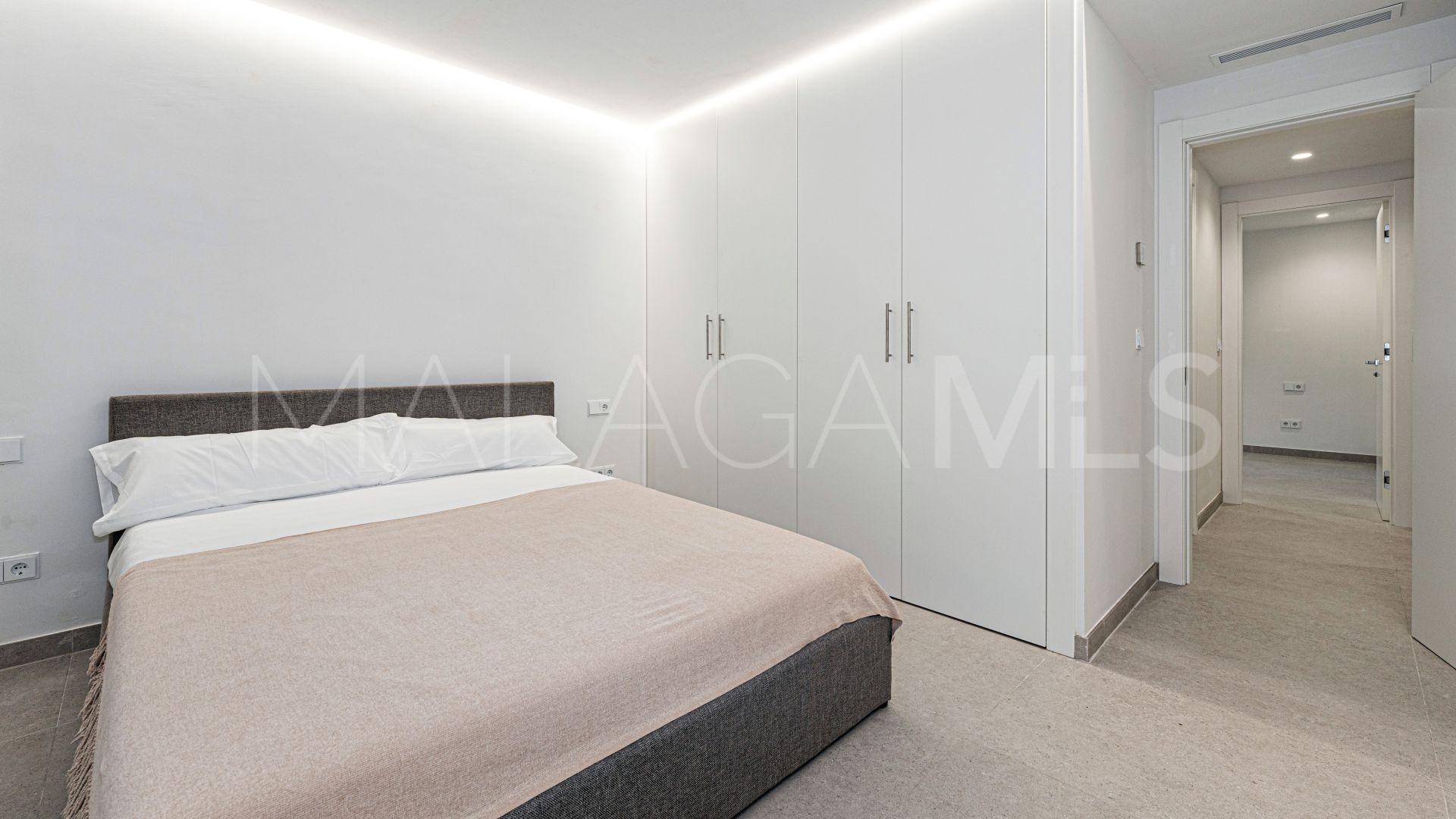 Buy apartamento planta baja in Alhambra del Golf