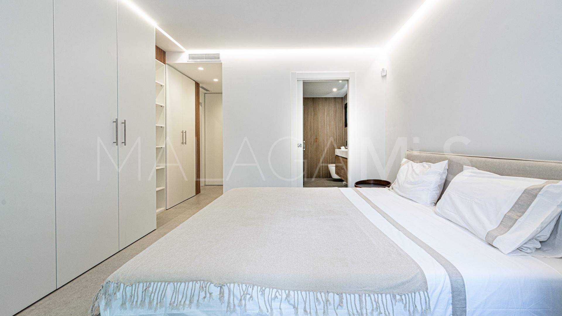 Buy apartamento planta baja in Alhambra del Golf