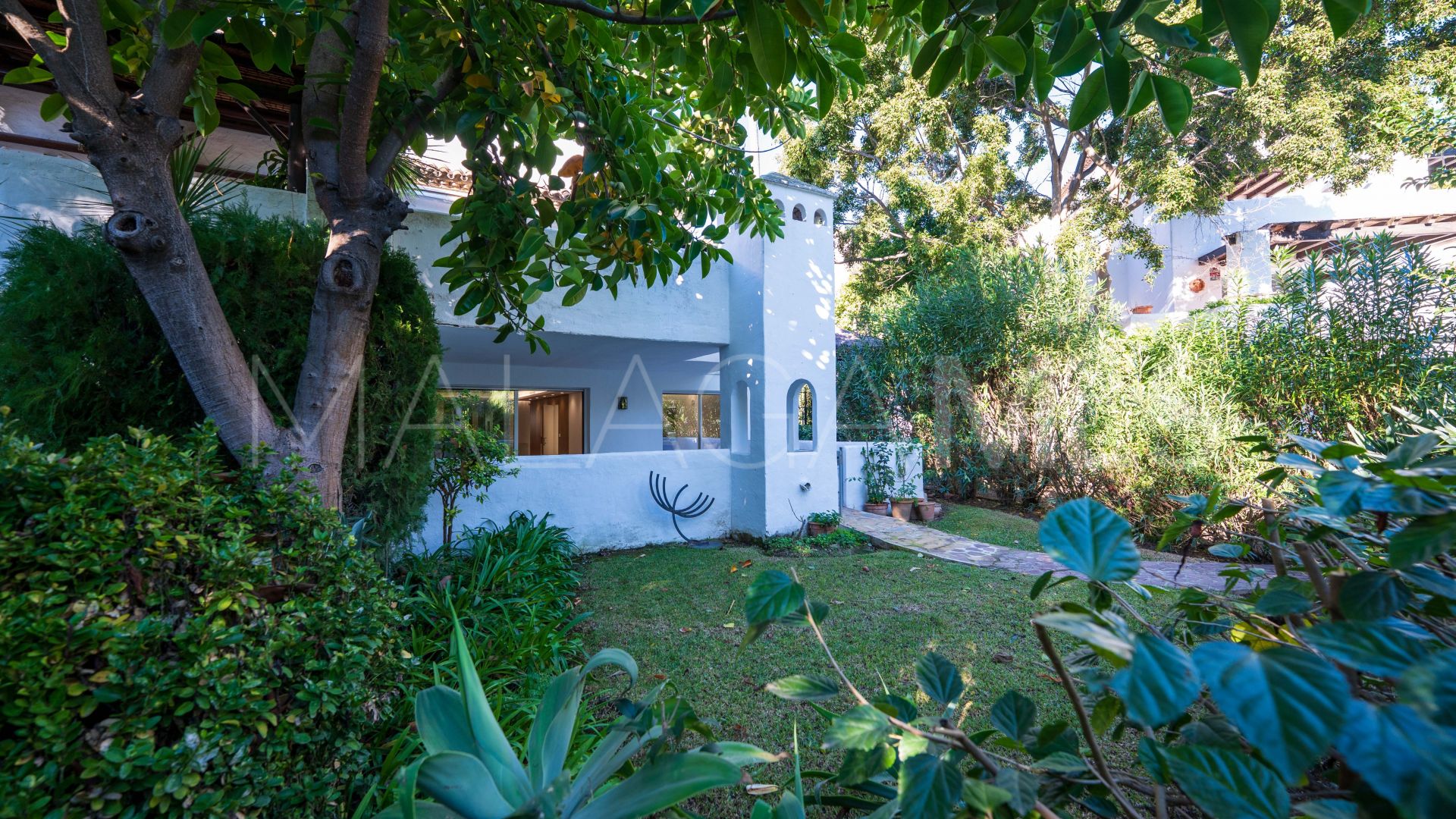 Buy apartamento planta baja in Alhambra del Golf