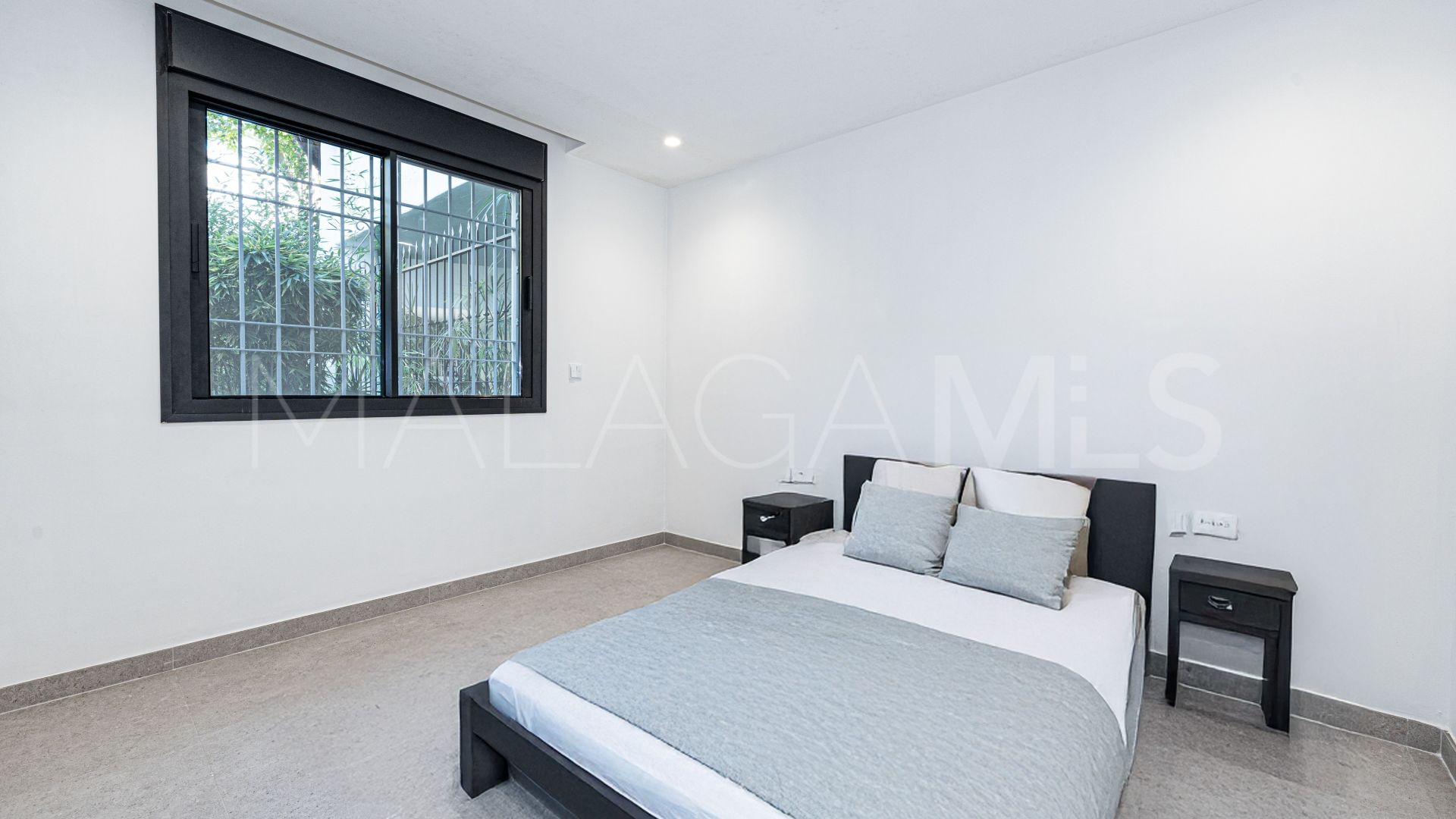 Buy apartamento planta baja in Alhambra del Golf