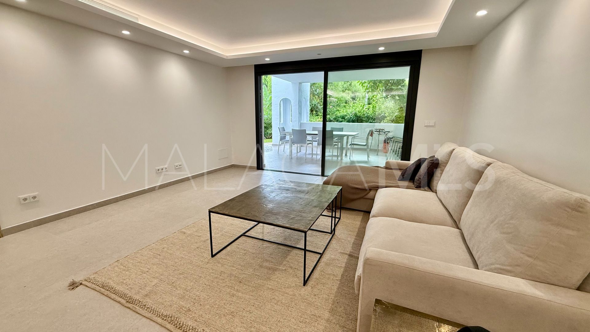 Apartamento planta baja a la venta in Alhambra del Golf with 3 bedrooms