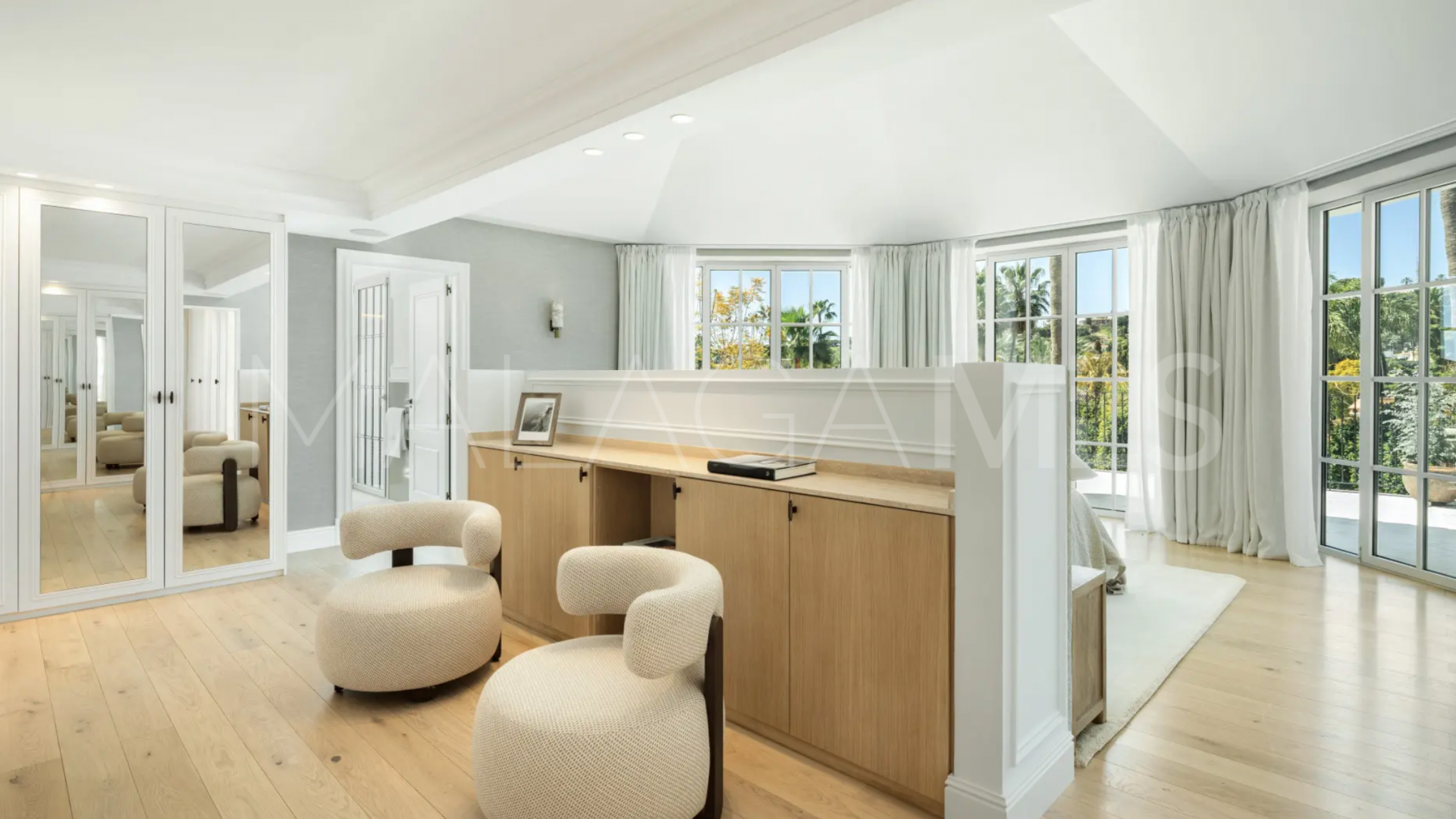 Villa for sale in Nueva Andalucia