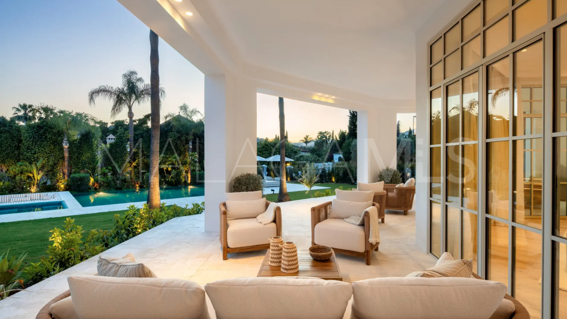 Villa for sale in Nueva Andalucia