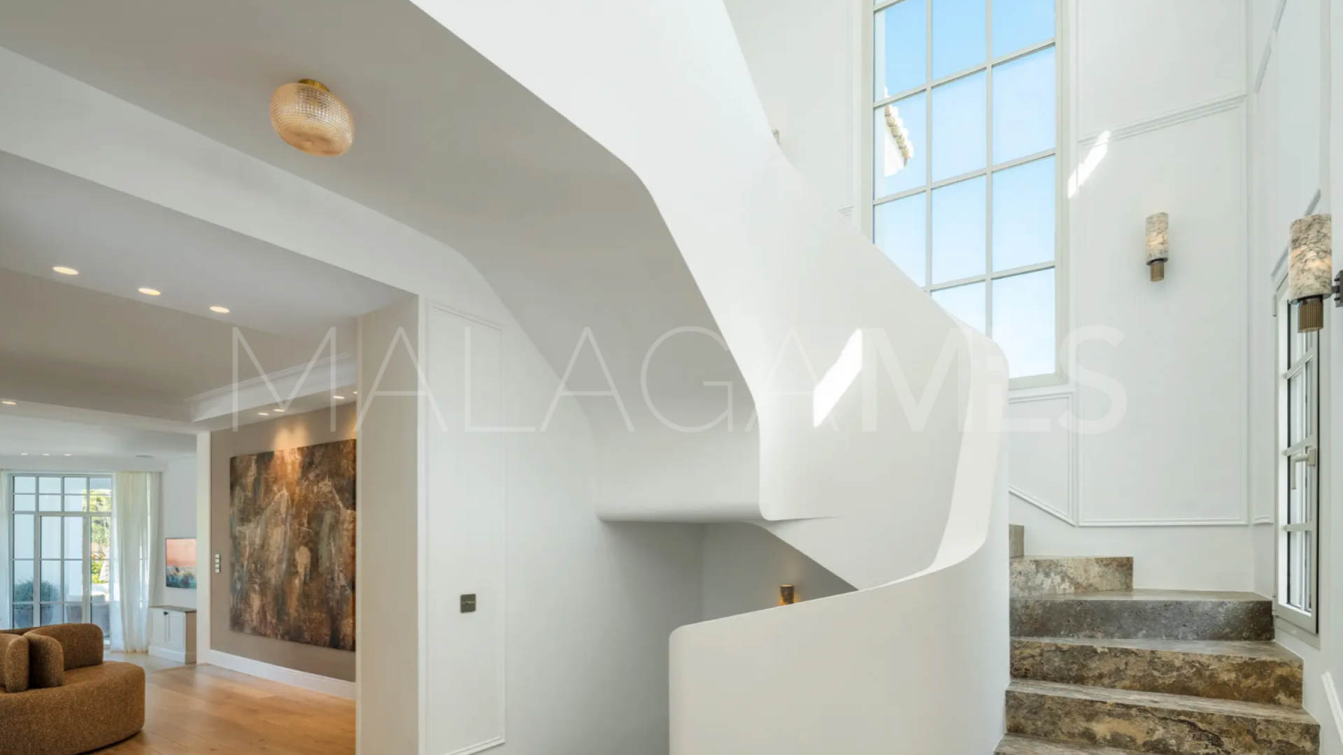 Villa for sale in Nueva Andalucia
