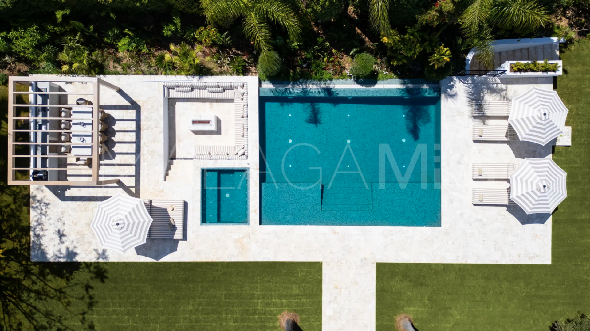 Villa for sale in Nueva Andalucia