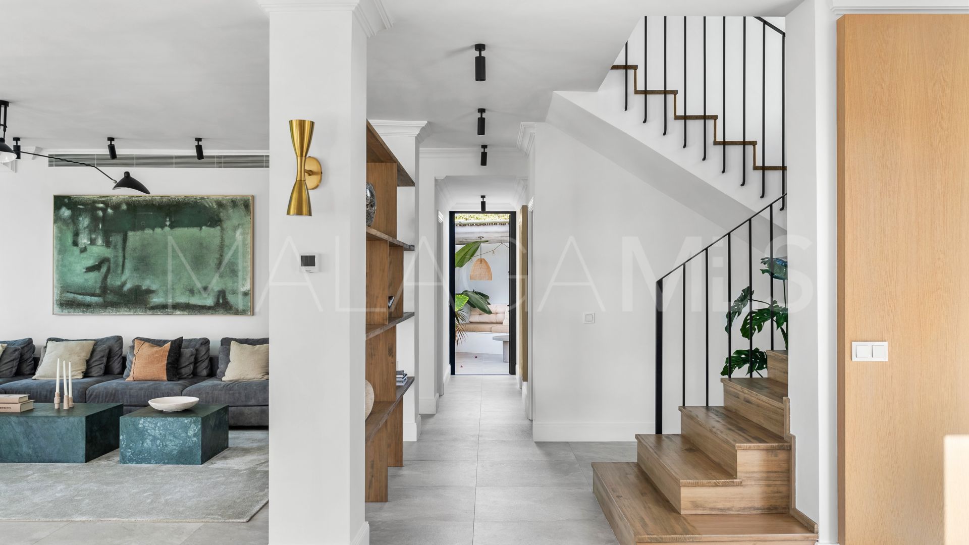 Villa for sale in Nueva Andalucia