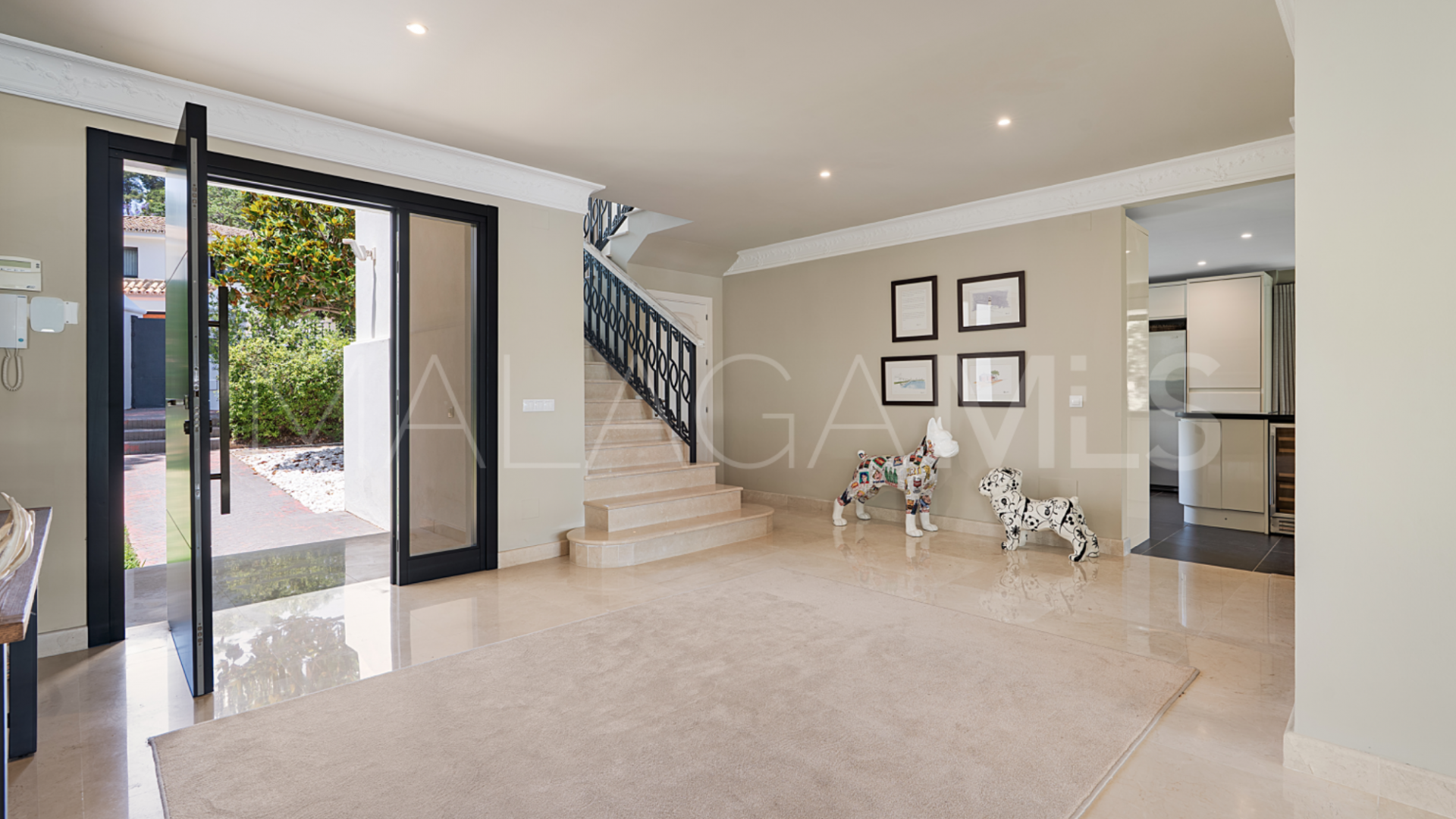 Villa for sale in Las Brisas