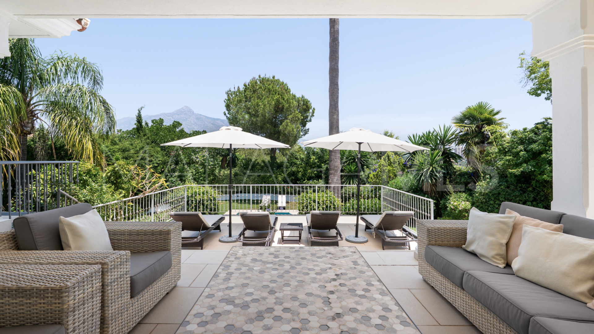 Villa for sale in Las Brisas