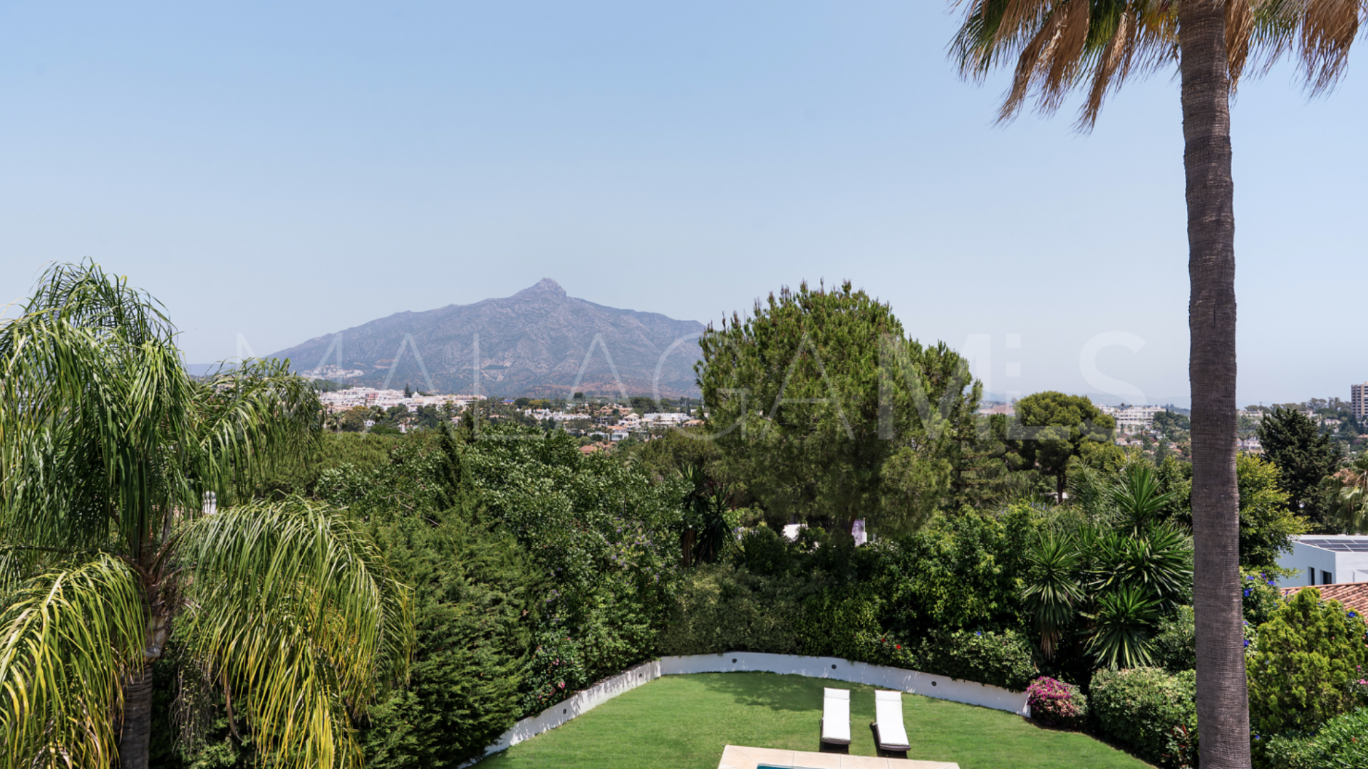 Villa for sale in Las Brisas