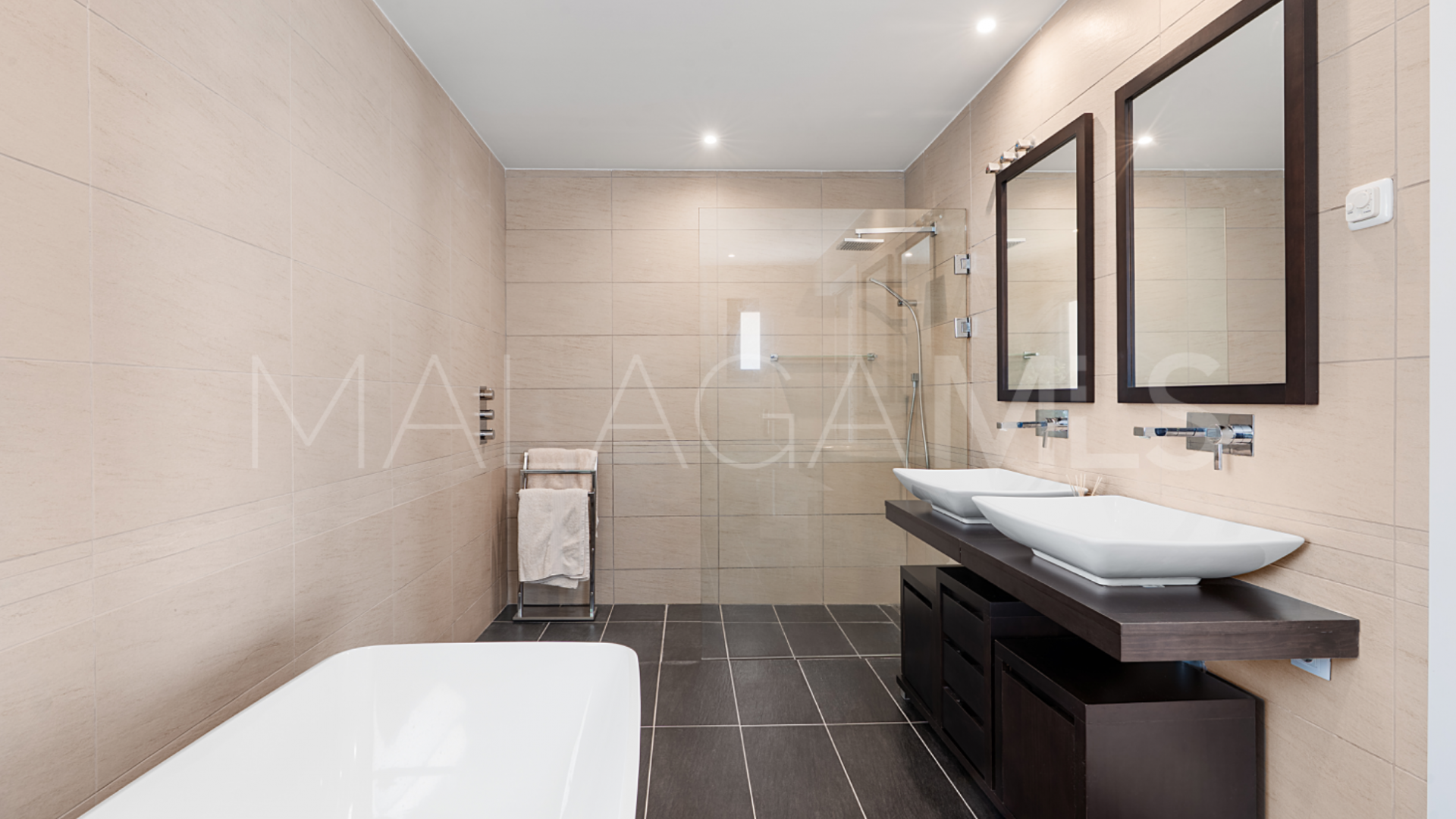 Villa for sale in Las Brisas