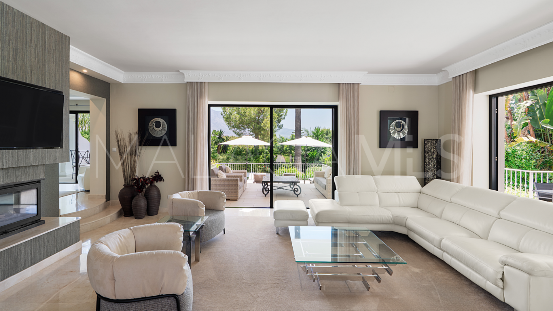 Villa for sale in Las Brisas
