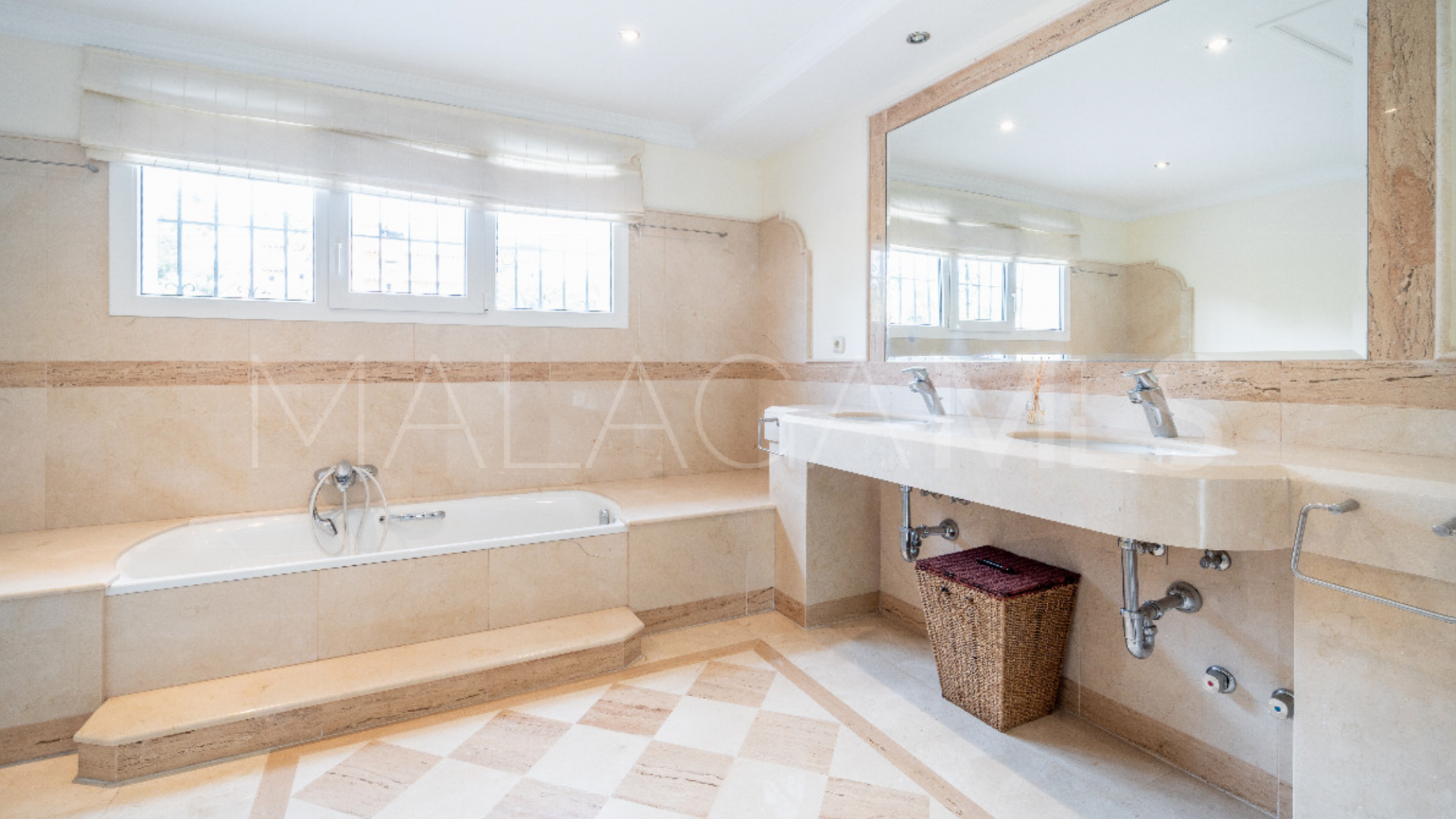 Villa for sale in Paraiso Barronal de 5 bedrooms