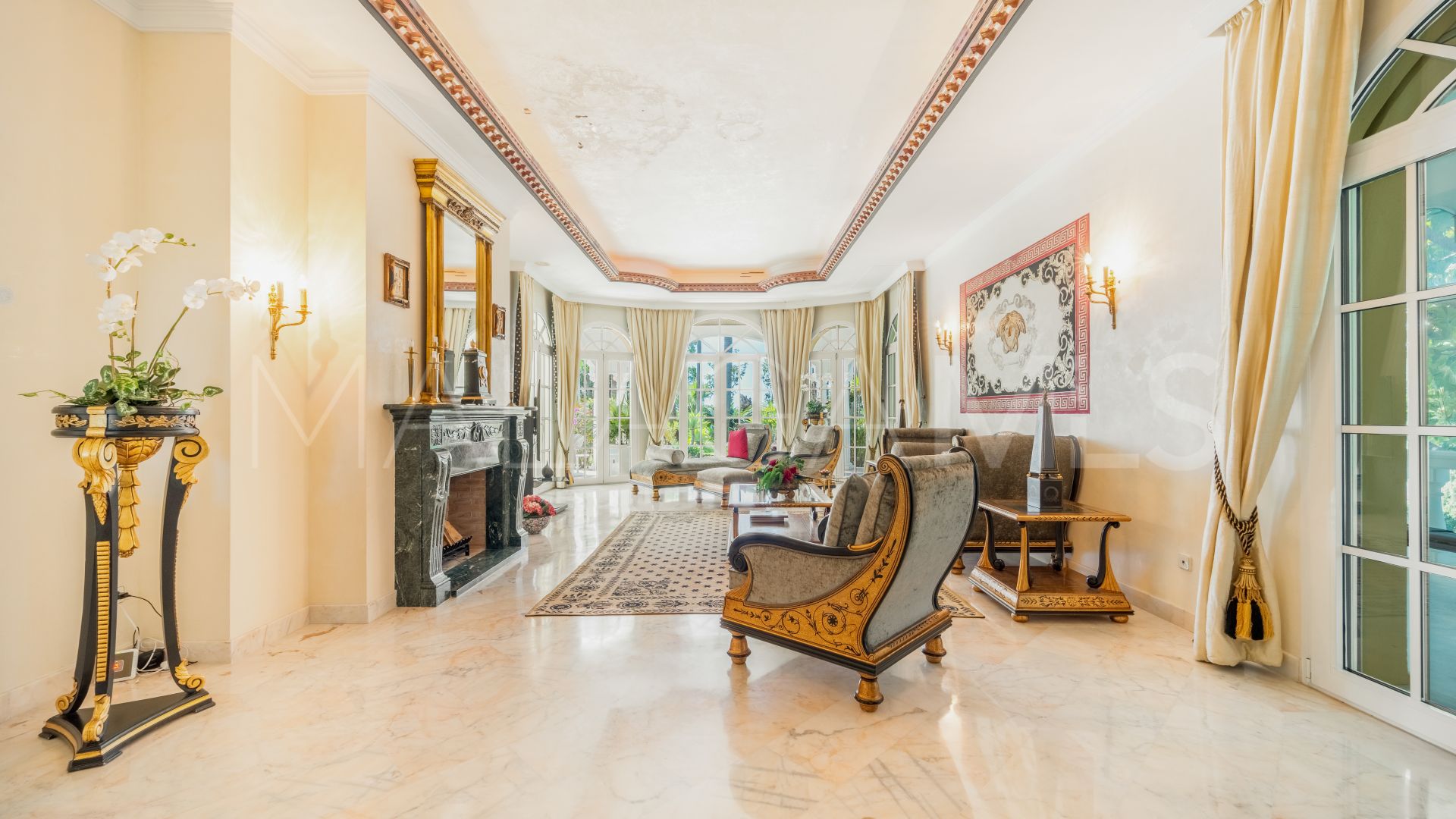 Villa for sale in Cascada de Camojan