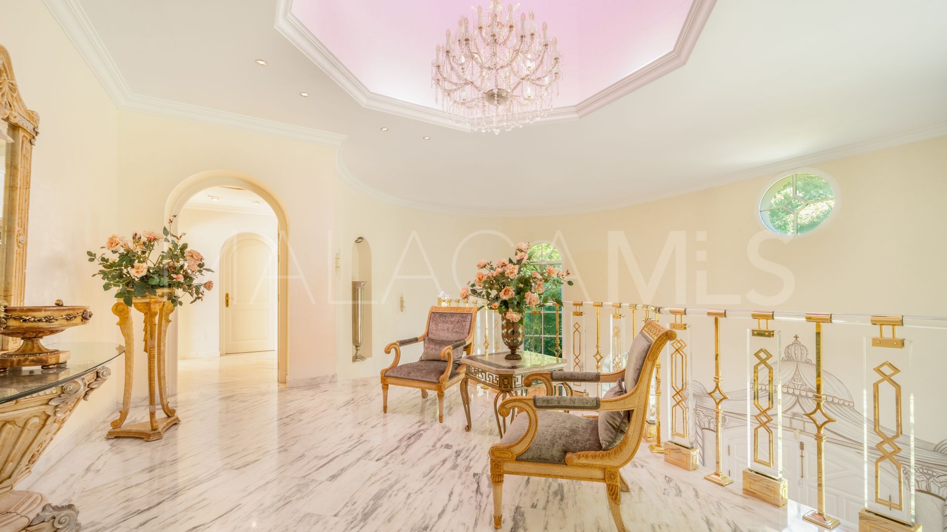 Villa for sale in Cascada de Camojan