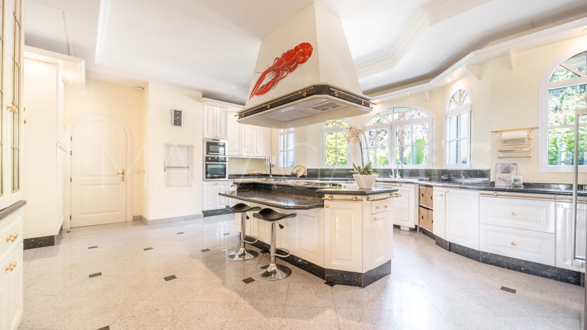 Villa for sale in Cascada de Camojan