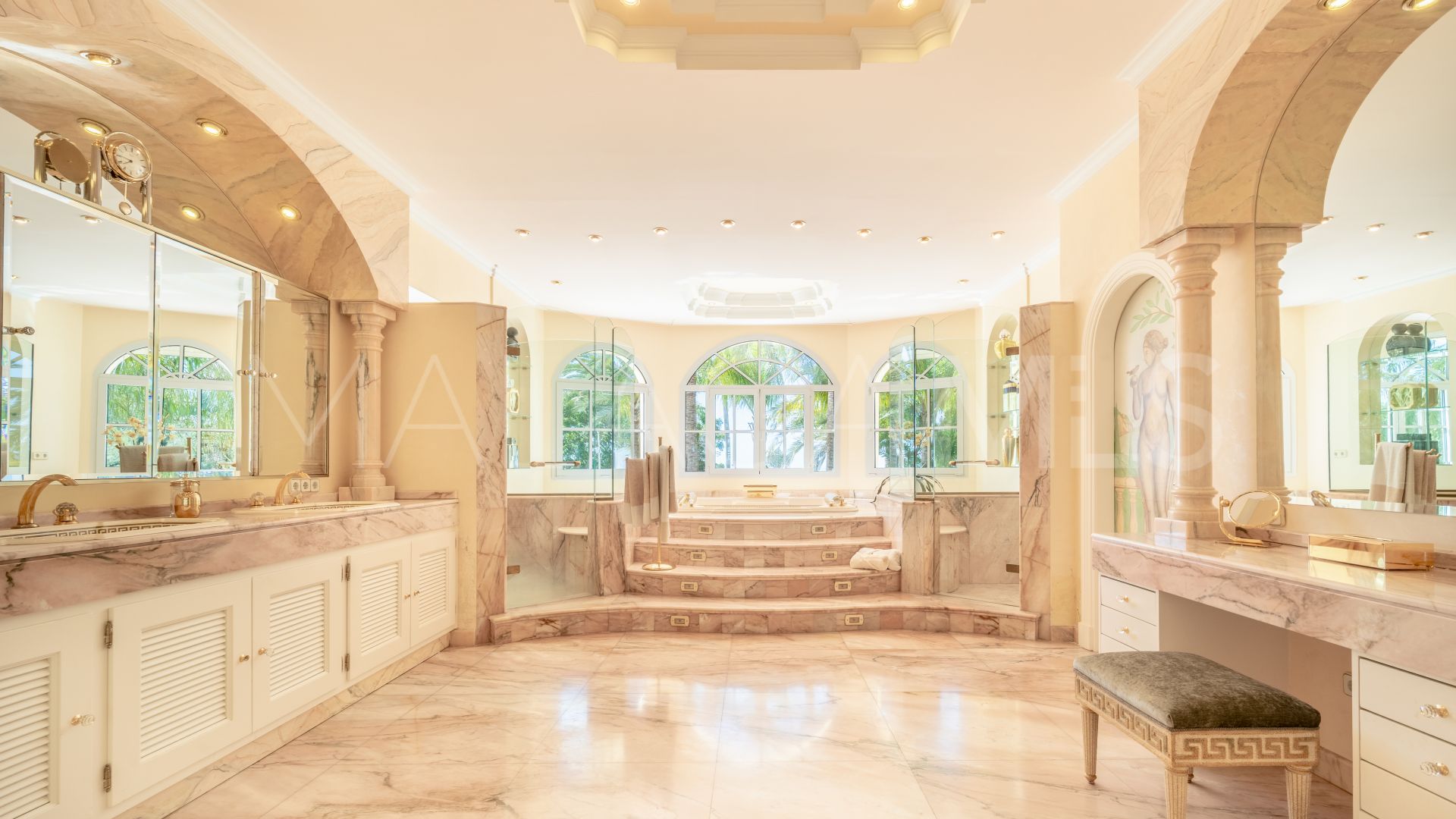 Villa for sale in Cascada de Camojan