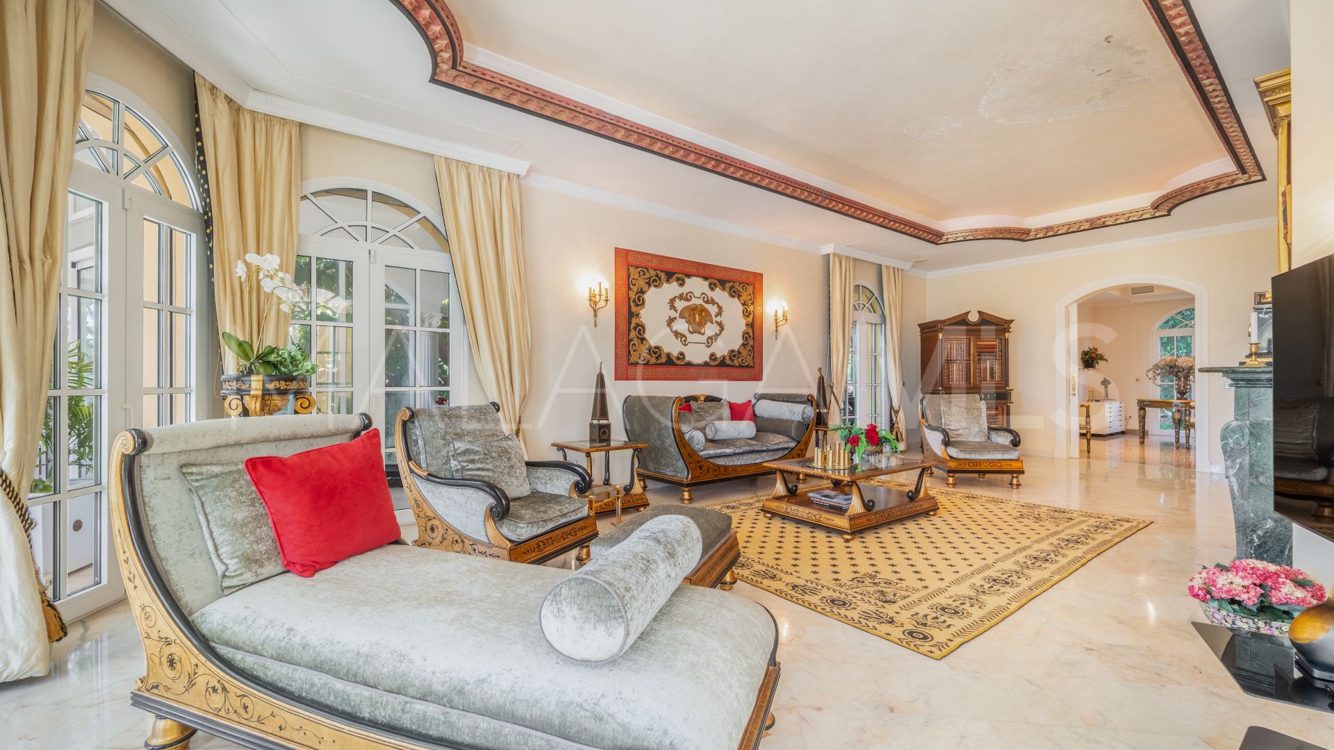 Villa for sale in Cascada de Camojan