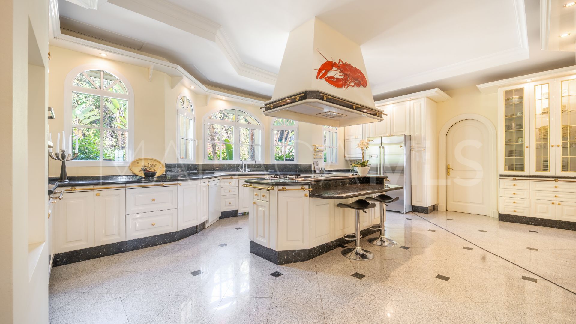 Villa for sale in Cascada de Camojan