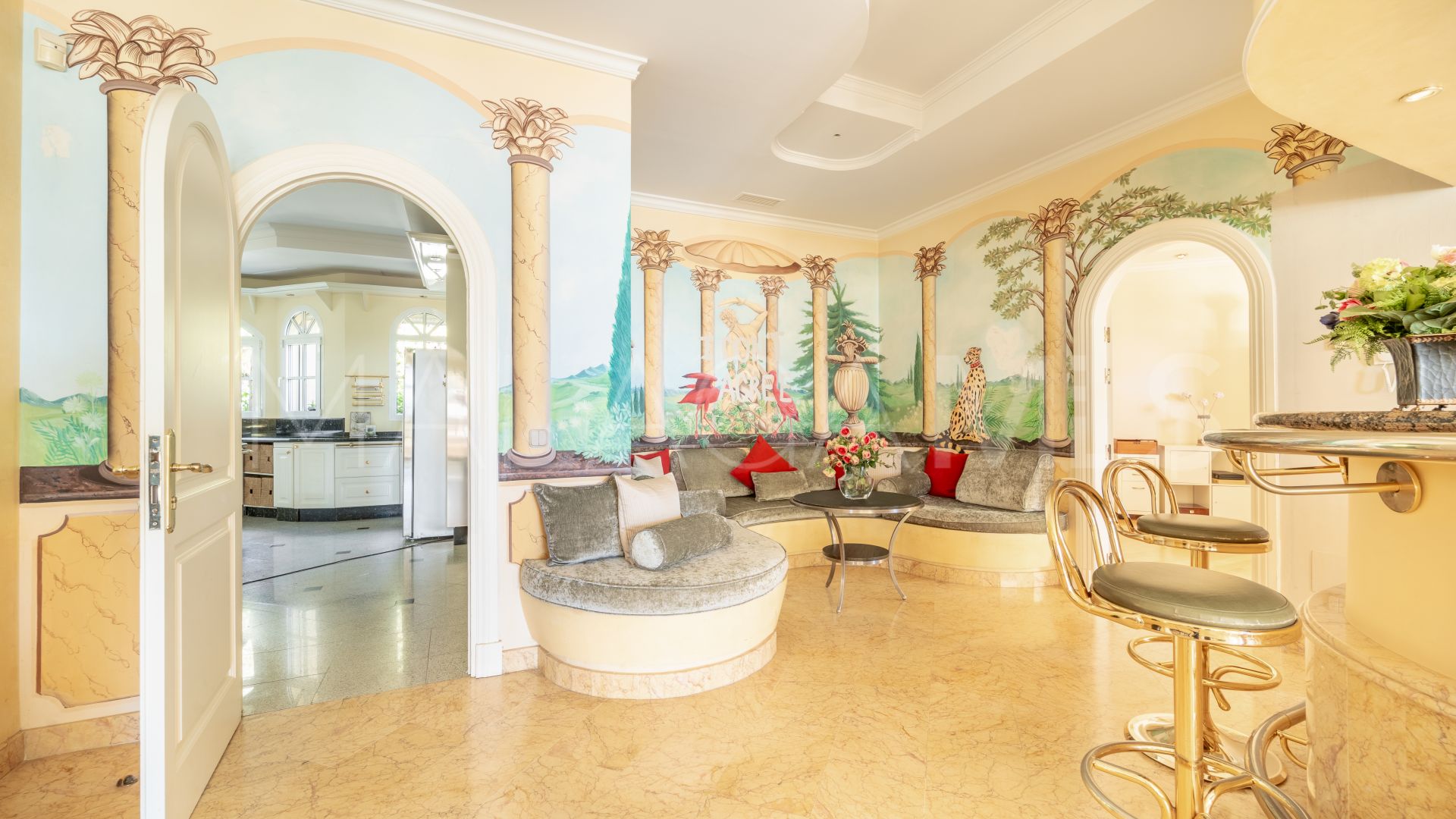 Villa for sale in Cascada de Camojan