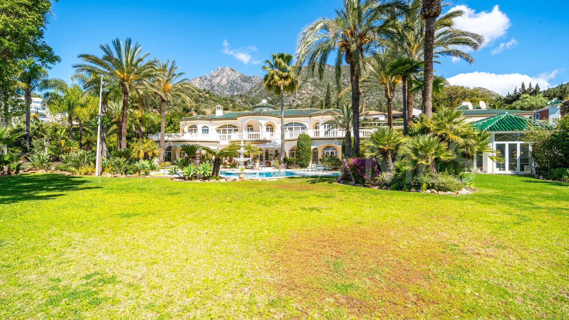 Se vende villa in Cascada de Camojan