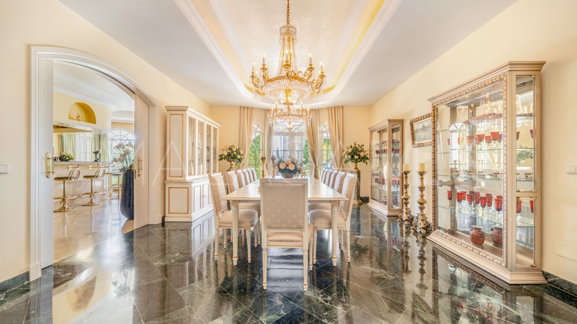 Villa for sale in Cascada de Camojan