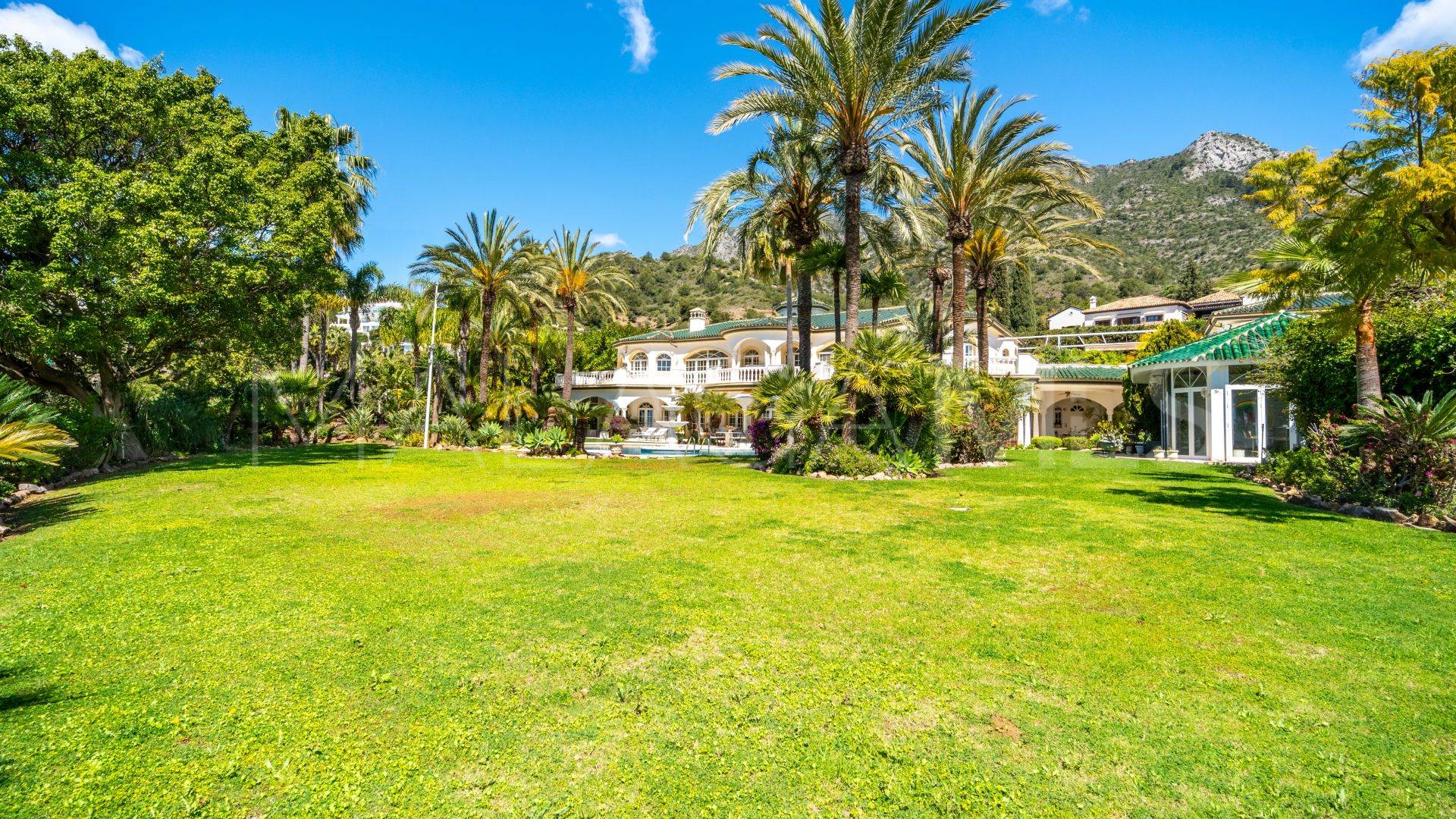 Se vende villa in Cascada de Camojan